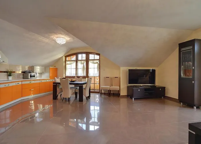 Pod Gwiazdami - Centrum Z Tarasem I Kominkiem كارباش