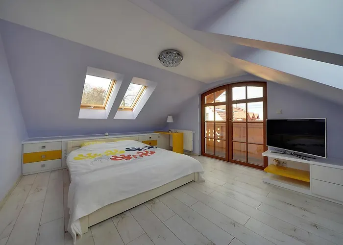 Pod Gwiazdami - Centrum Z Tarasem I Kominkiem كارباش